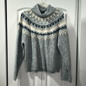 NWOT H&M Turtleneck Sweater, Size Medium
